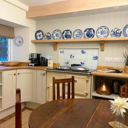 Charming Cottage In The Heart Of Sherborne Sherborne  Exteriör bild